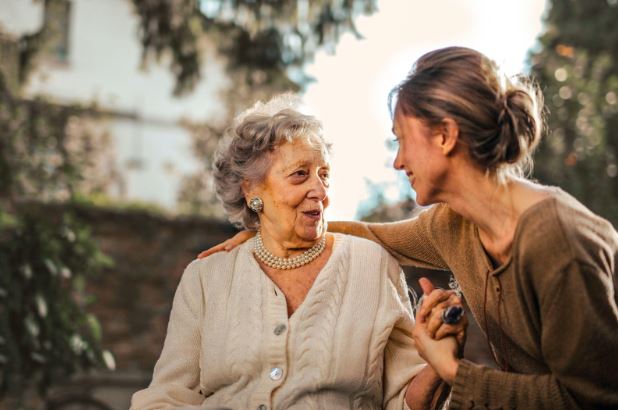 Bantu Senior Mengelola Tugas Kehidupan dalam Empat Cara Penting Ini